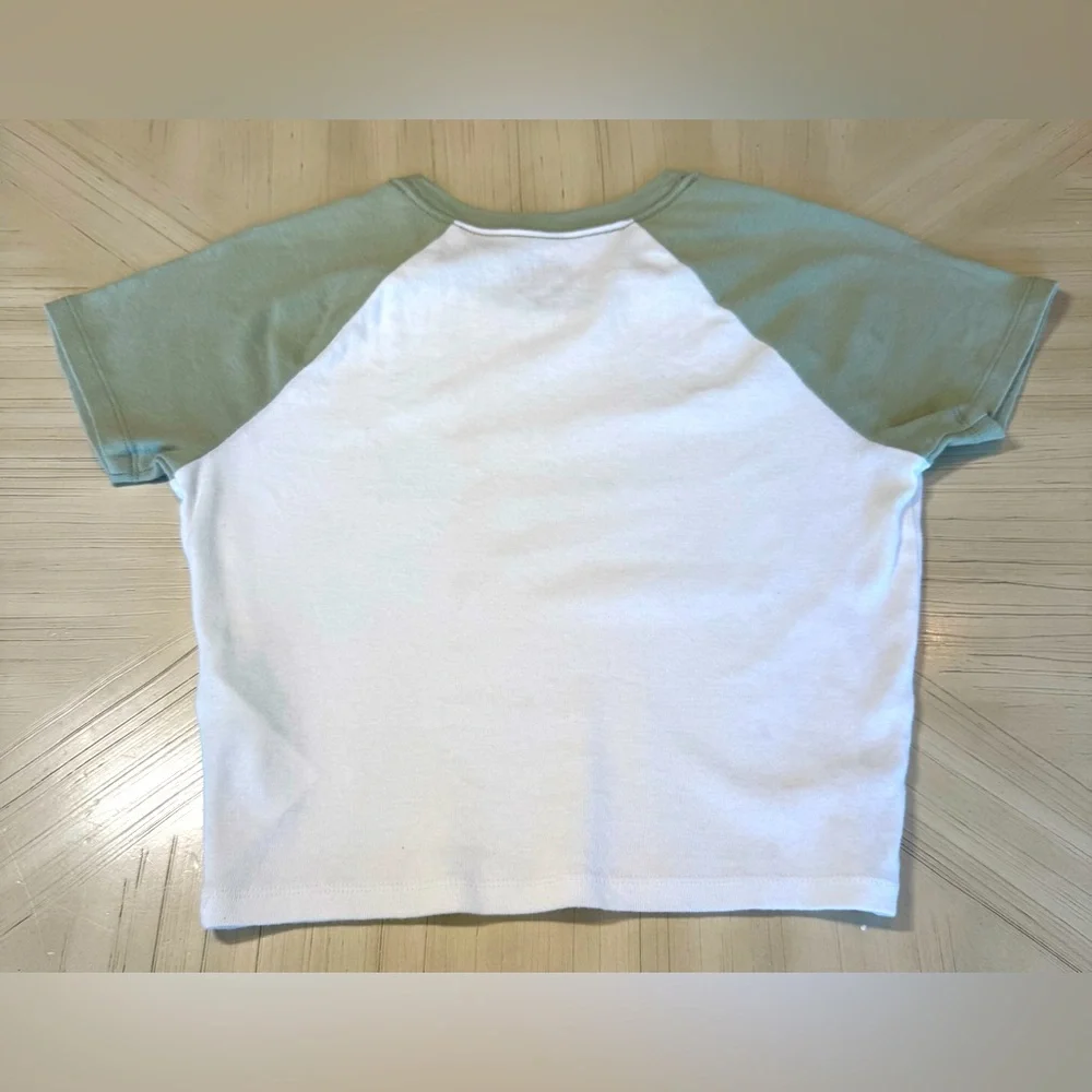 Like New!  Hollister Must Have Collection- Short Crew Baby Tee- Green/White Sz S - Picture 9 of 10